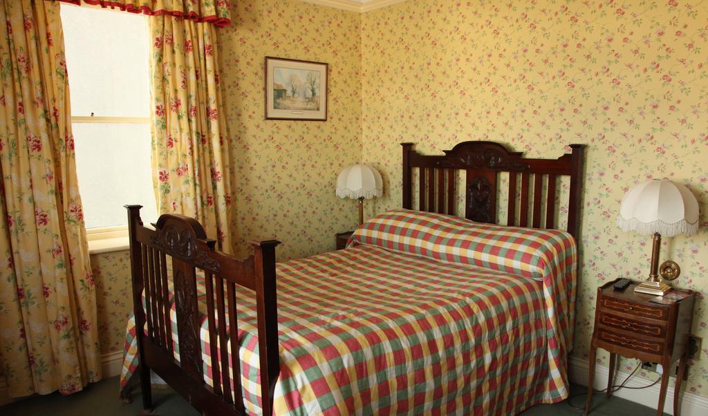 Roscaoin House Hotel Westport Szoba fotó